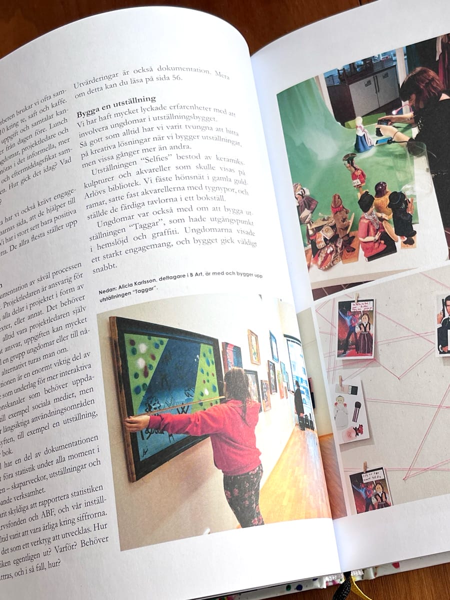 Uppslag i boken om B Art